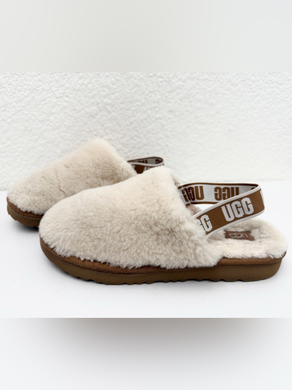 UGG Women’s Cream Shearling Elastic Back Strap Slippers Size 6